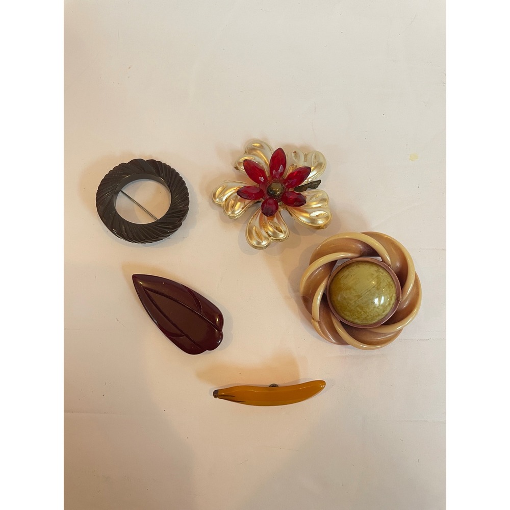 Lot of 5 Vintage‎ Bakelite and plastic Brooches Pins Art Deco Floral Leaf Banana